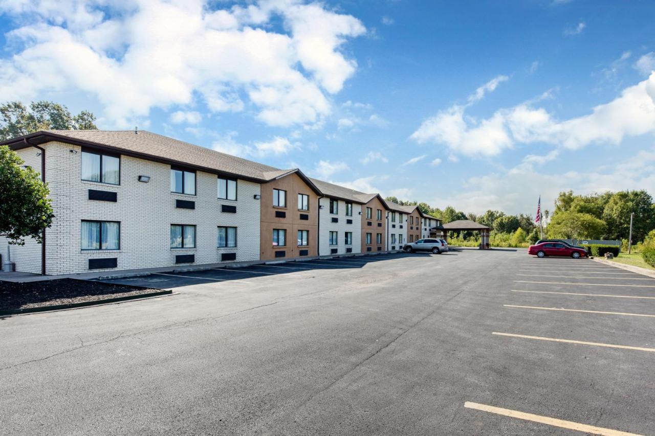 Quality Inn & Suites Metropolis I-24 Εξωτερικό φωτογραφία