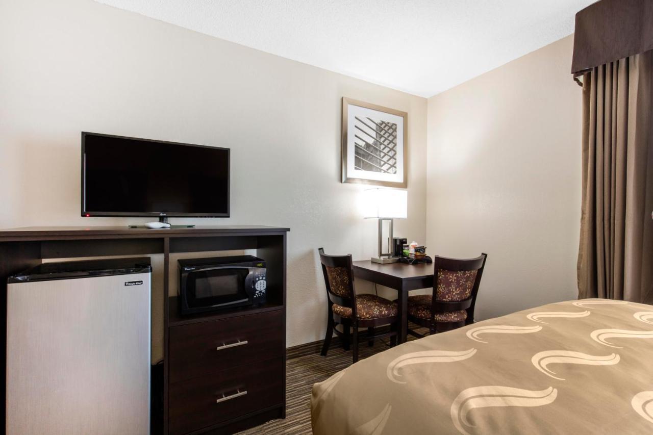 Quality Inn & Suites Metropolis I-24 Εξωτερικό φωτογραφία