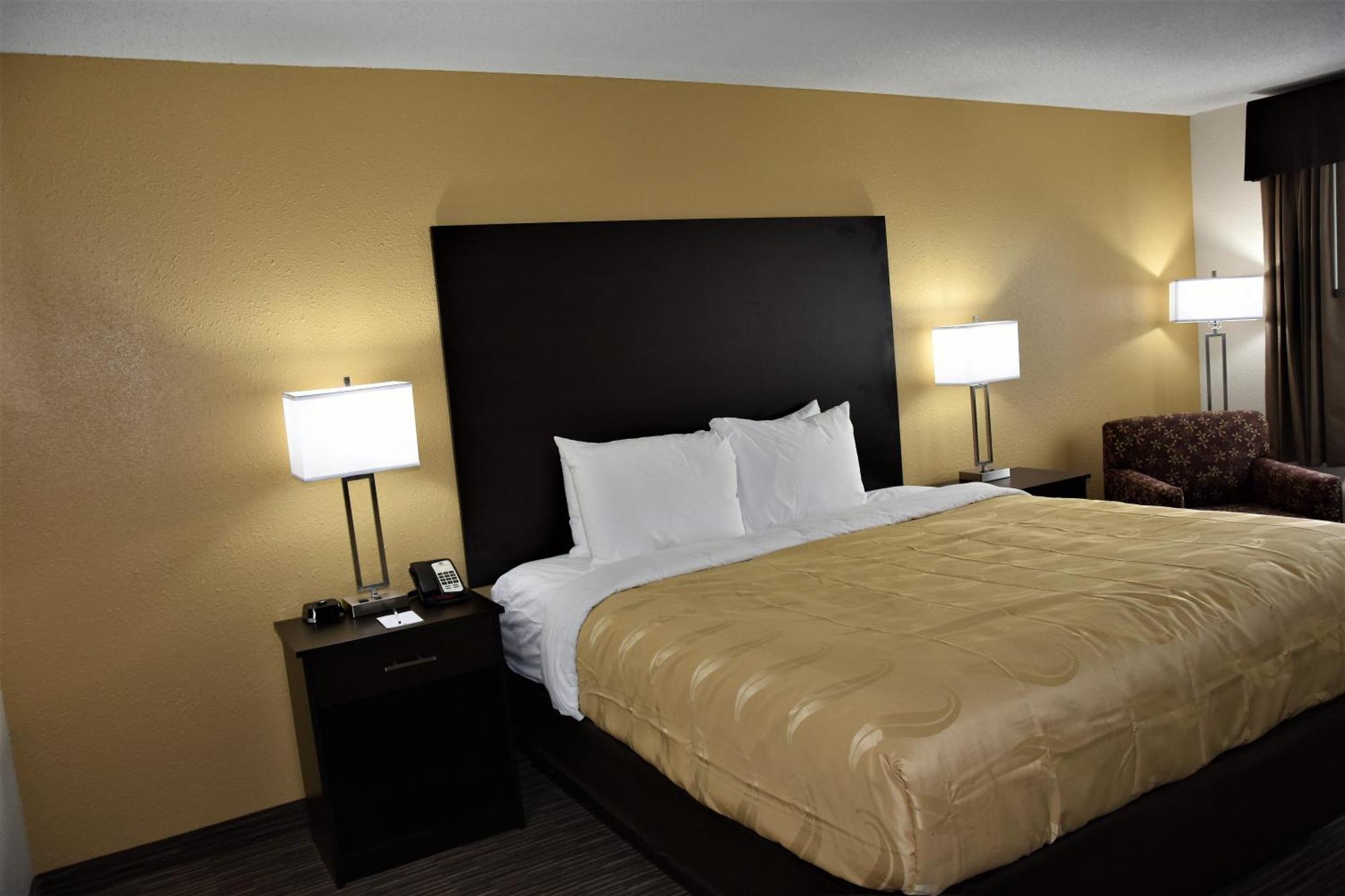 Quality Inn & Suites Metropolis I-24 Εξωτερικό φωτογραφία