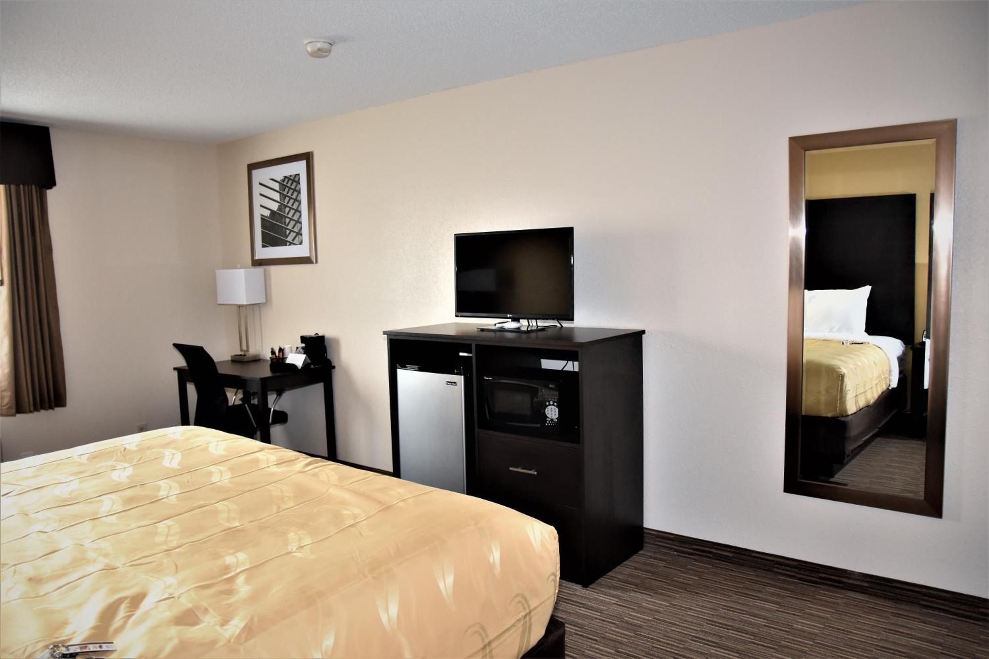 Quality Inn & Suites Metropolis I-24 Εξωτερικό φωτογραφία