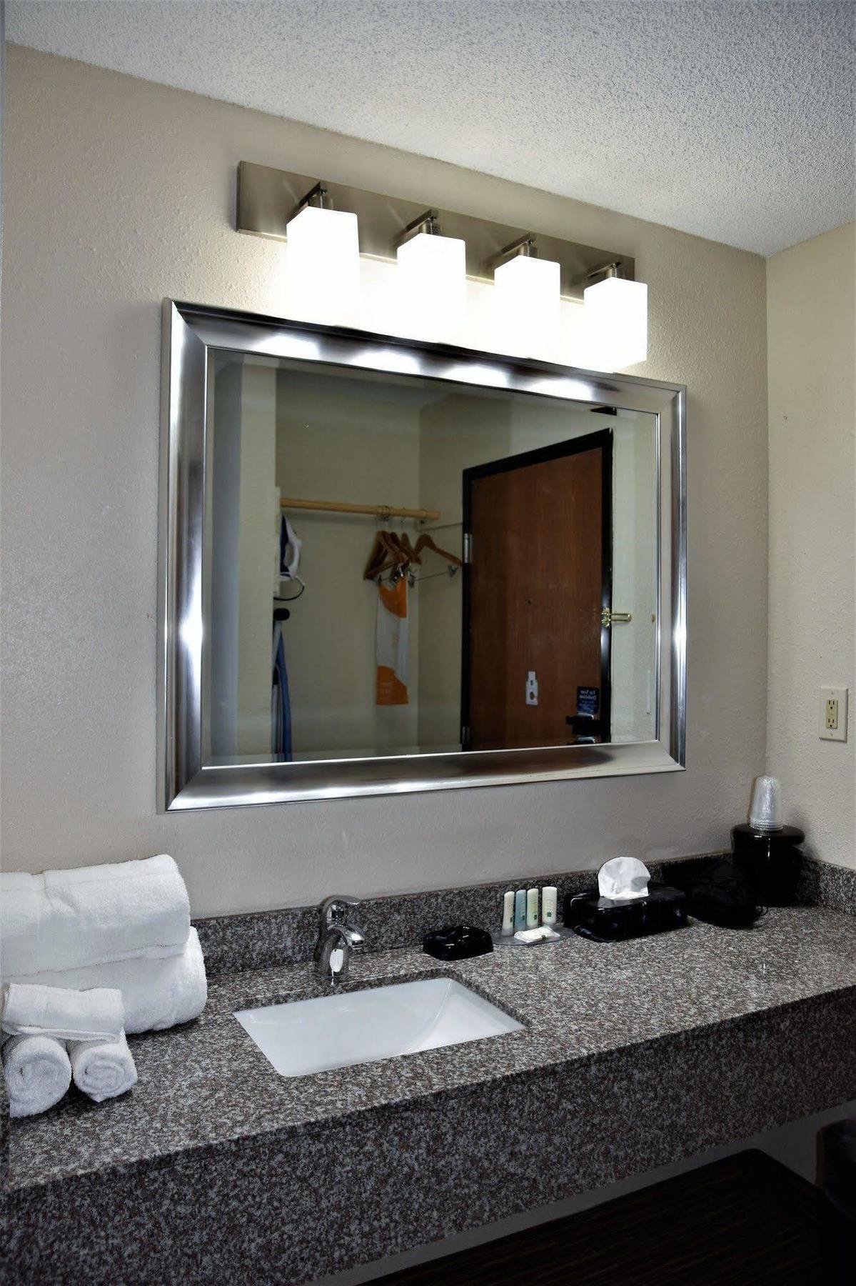 Quality Inn & Suites Metropolis I-24 Εξωτερικό φωτογραφία