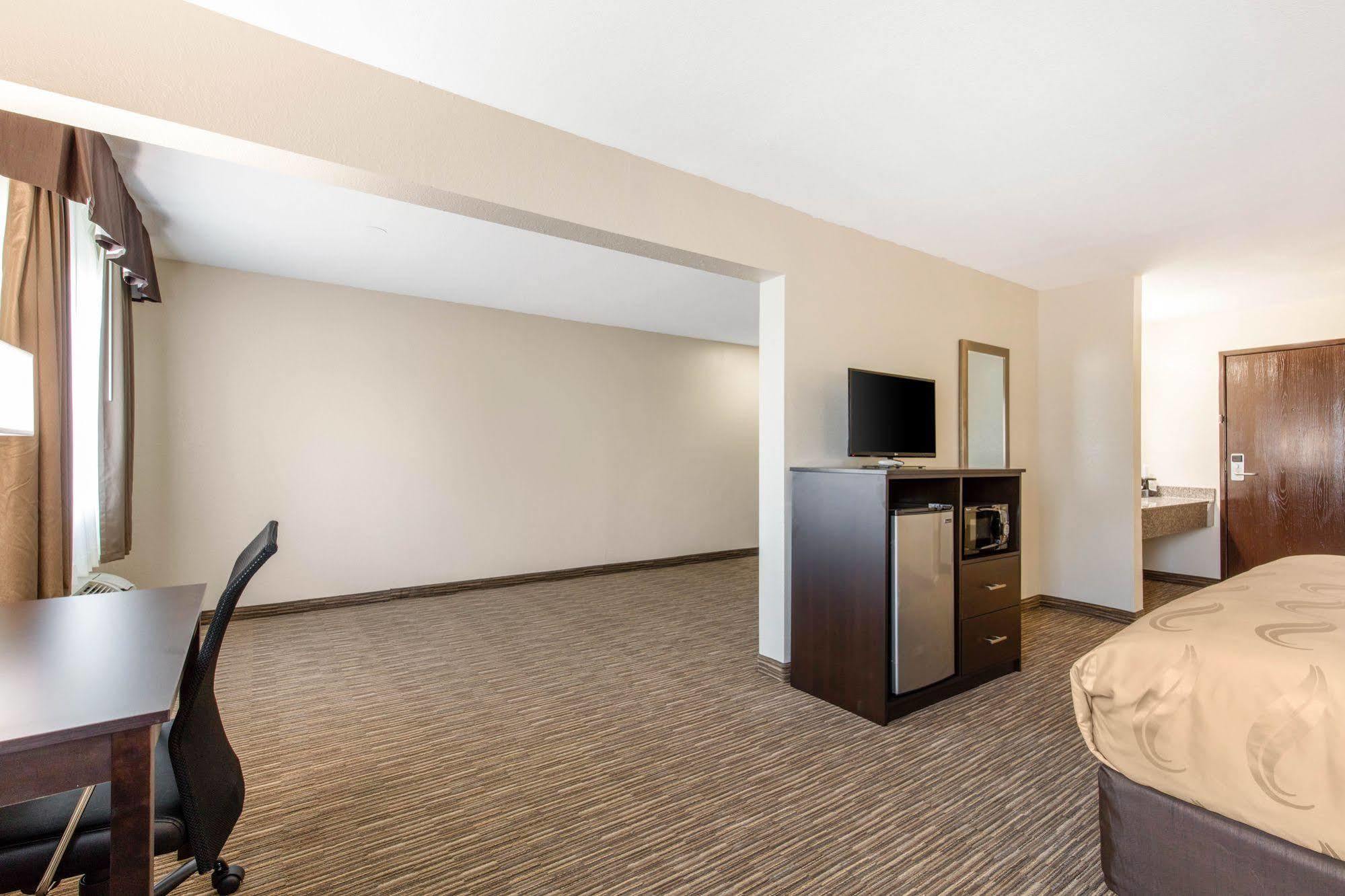 Quality Inn & Suites Metropolis I-24 Εξωτερικό φωτογραφία