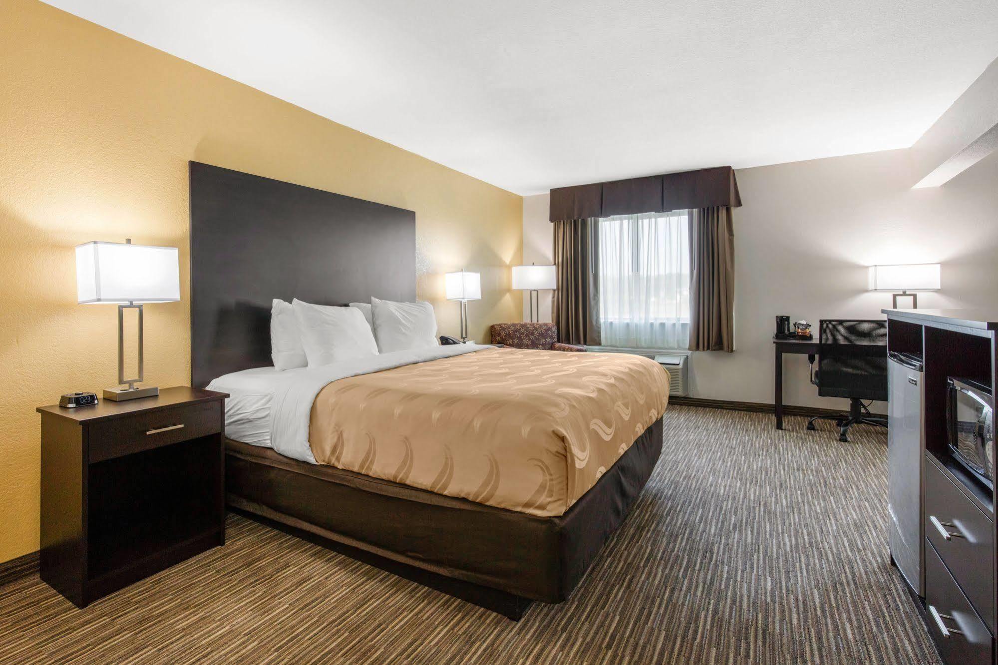 Quality Inn & Suites Metropolis I-24 Εξωτερικό φωτογραφία
