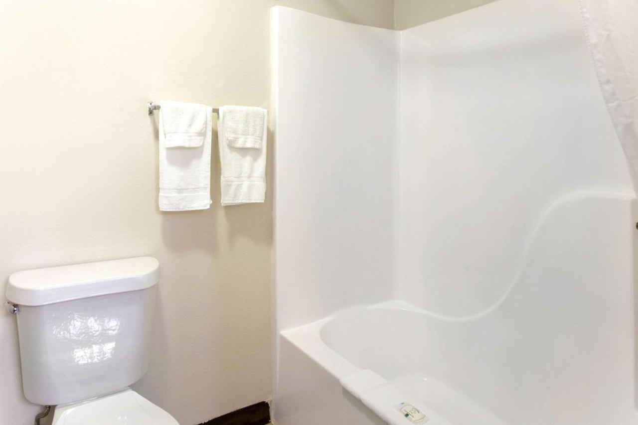 Quality Inn & Suites Metropolis I-24 Εξωτερικό φωτογραφία